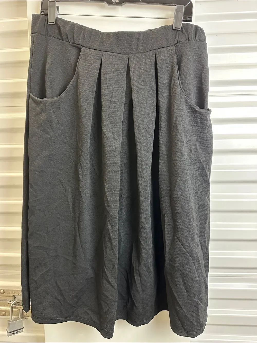 24/7 Comfort Apparel Women’s Gray Pleated Pocket Skirt